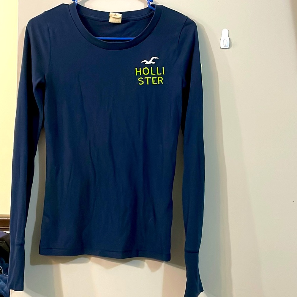 Hollister Long Sleeve Tee - SZ S